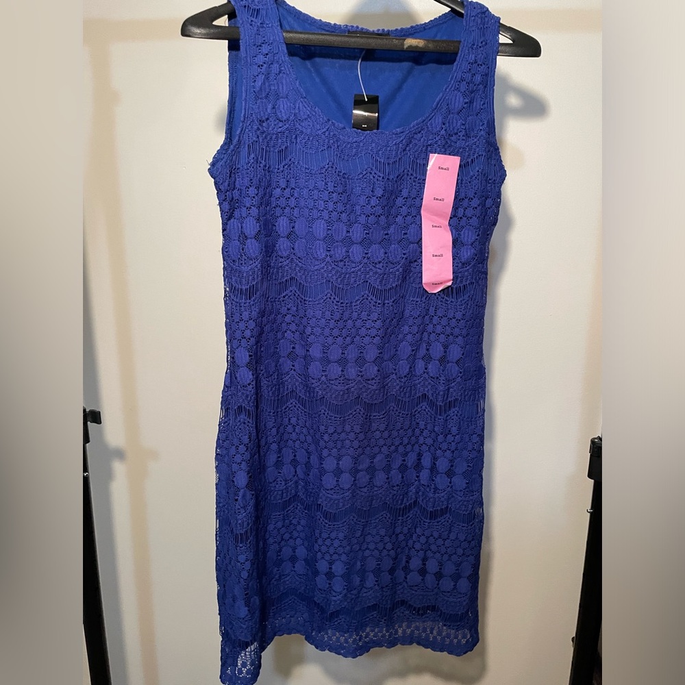 Pretty blue, lined fitted sundress. Great for upcoming special occasions.